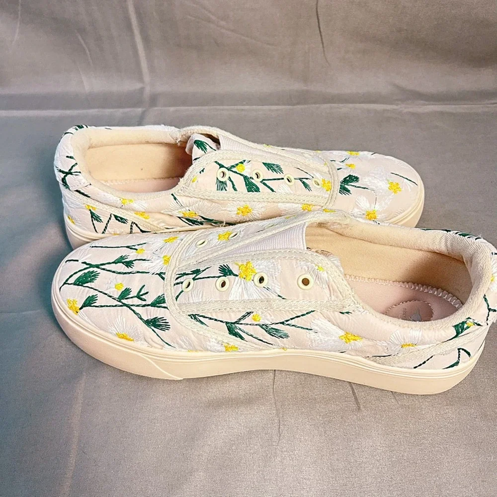 RocketDog Daisy Embroidered Platform Slip-On Sneakers — Cream Floral Canvas 11